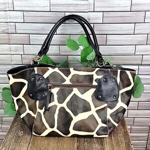 Unbranded giraffe print leather shoulder handbag.